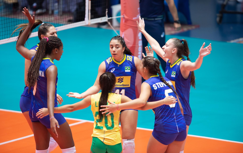 U18女排世锦赛中国3-0巴西