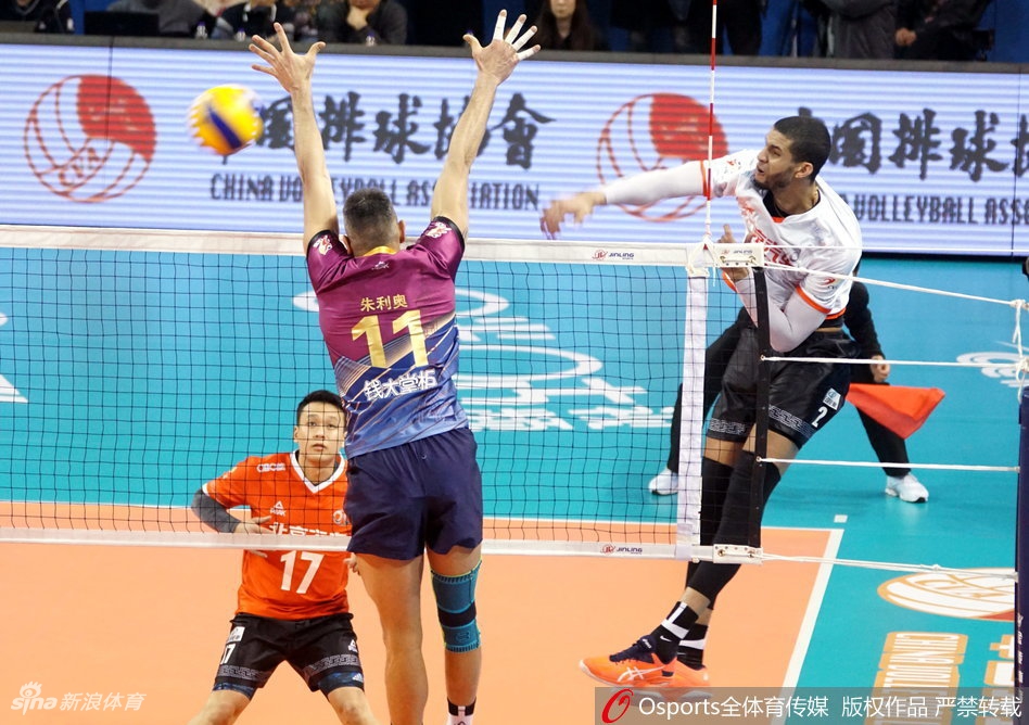 排超决赛③上海男排3-0北京