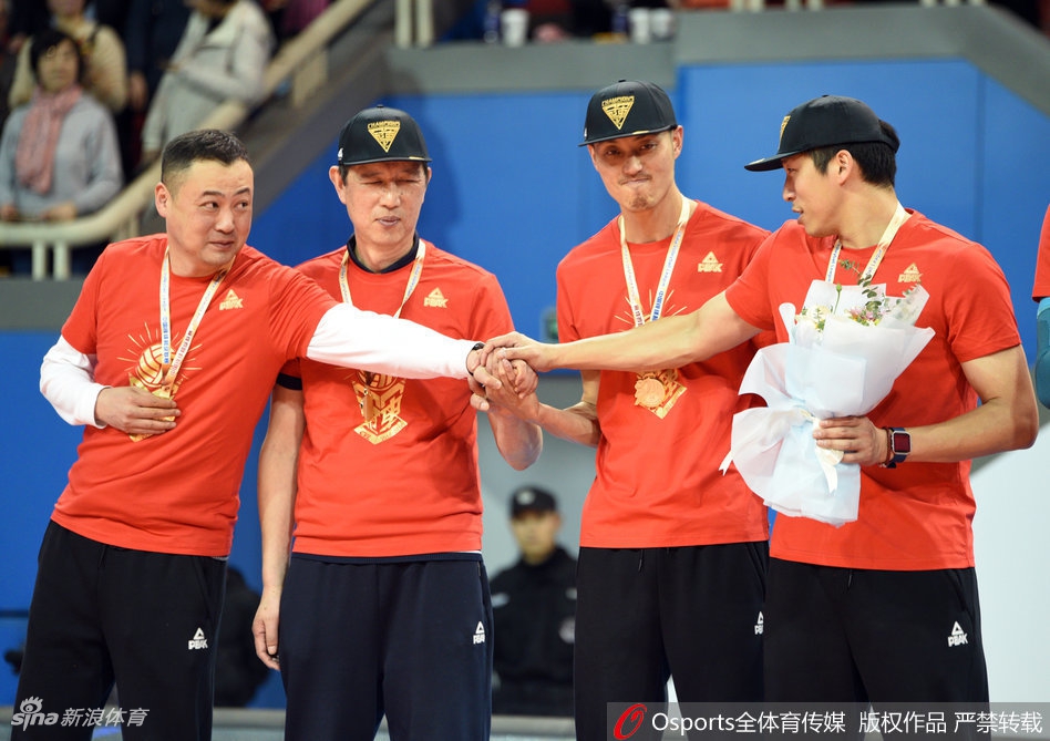 上海男排实现联赛15冠王