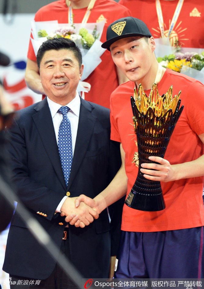 上海男排实现联赛15冠王