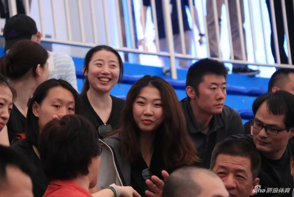 中国女排春游畅游福建天柱山