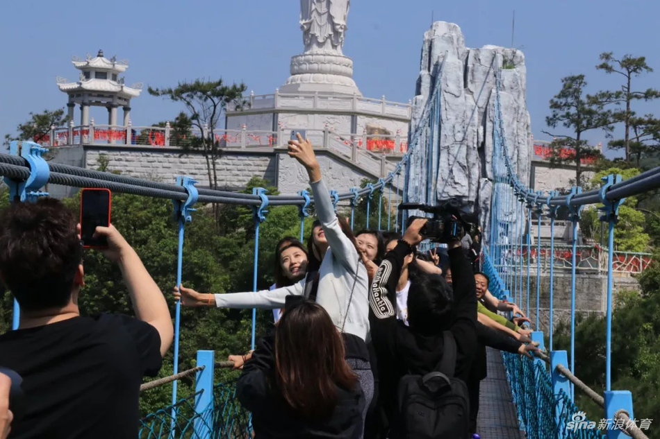中国女排春游畅游福建天柱山