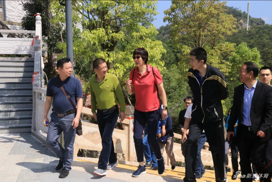 中国女排春游畅游福建天柱山