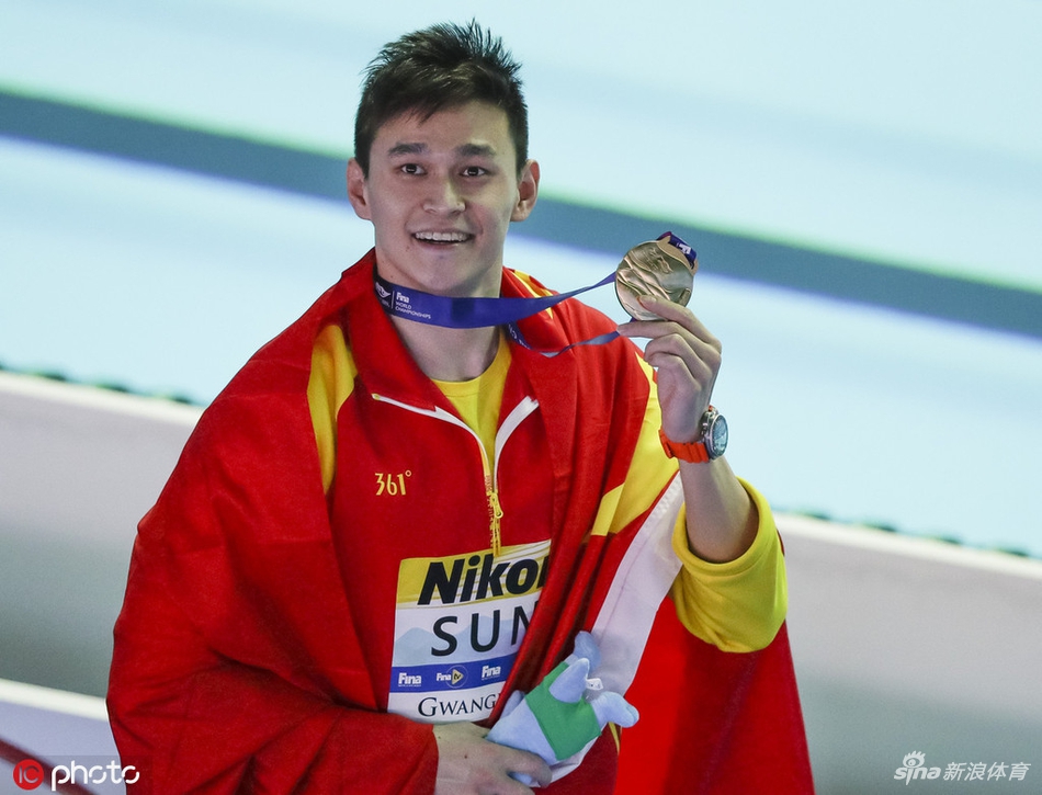 霍顿拒绝上台和孙杨合影