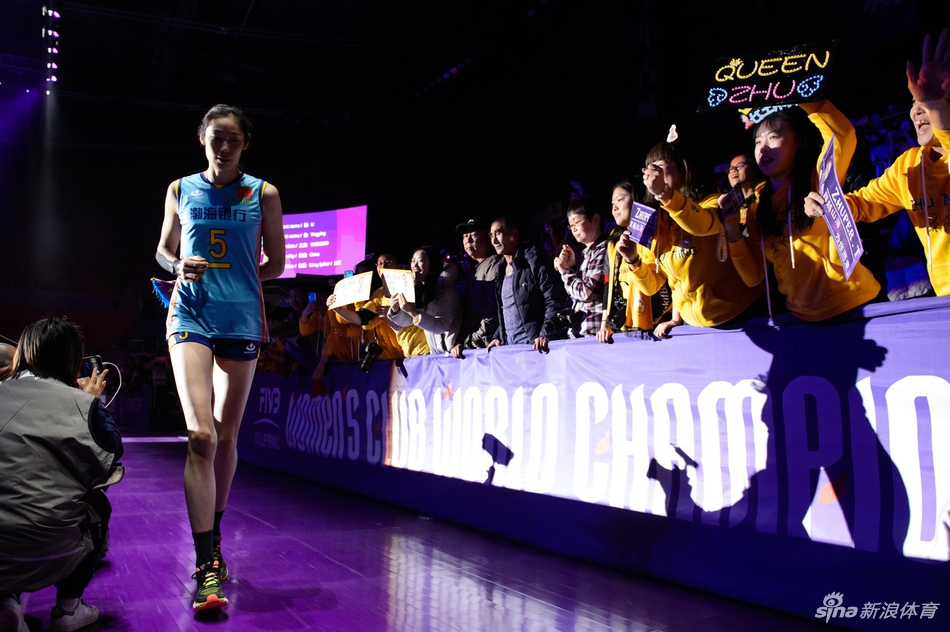 世俱杯天津女排0-3瓦基弗银行