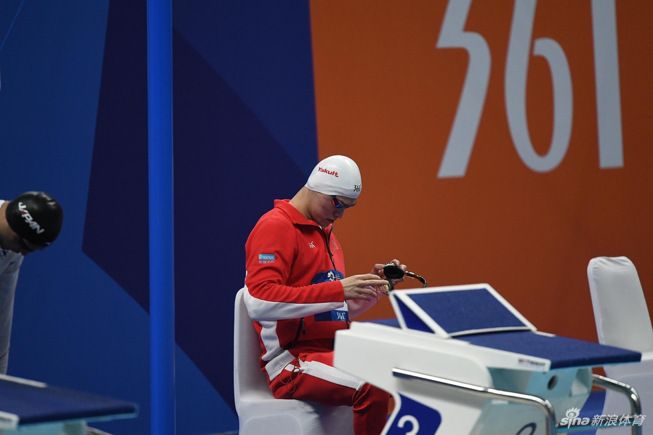 新浪直击亚运孙杨800米自夺冠