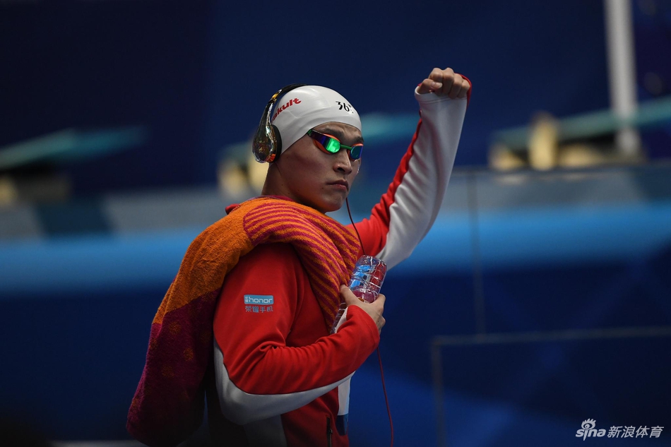 新浪直击亚运孙杨800米自夺冠