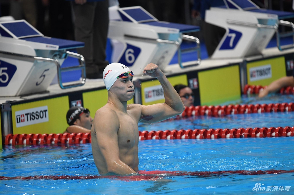 新浪直击亚运孙杨800米自夺冠