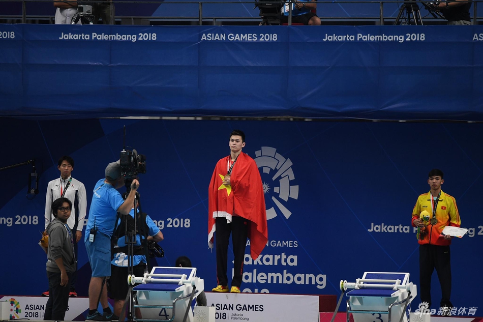 新浪直击亚运孙杨800米自夺冠