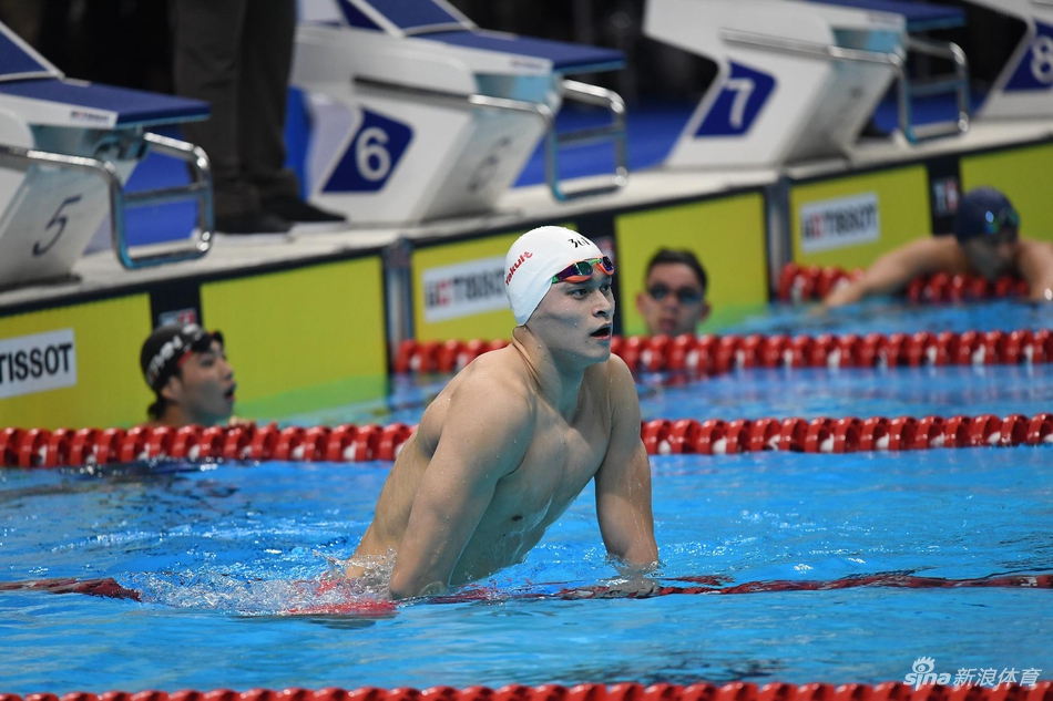 新浪直击亚运孙杨800米自夺冠
