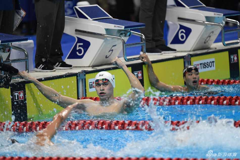 新浪直击亚运孙杨800米自夺冠