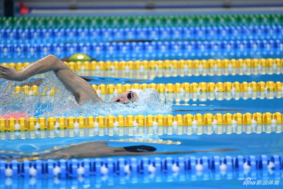 新浪直击亚运孙杨800米自夺冠