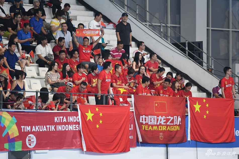 新浪直击亚运孙杨800米自夺冠