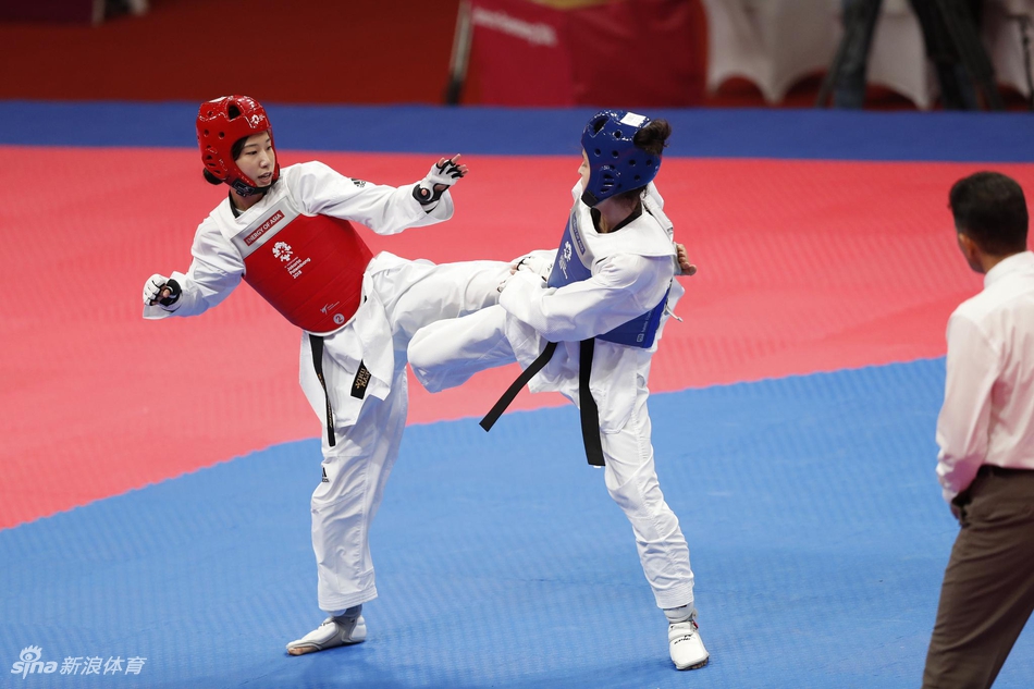 新浪直击日本跆拳道萌妹出战