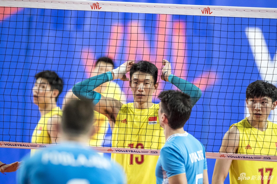 世联赛中国男排1-3阿根廷