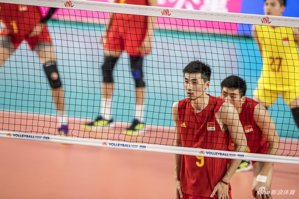 世联赛中国男排1-3澳大利亚
