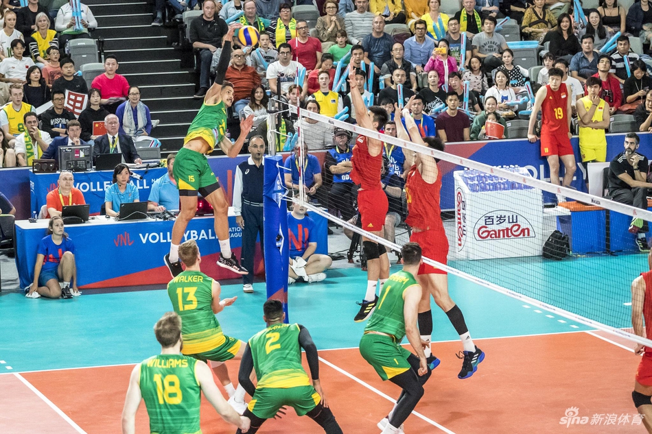 世联赛中国男排1-3澳大利亚