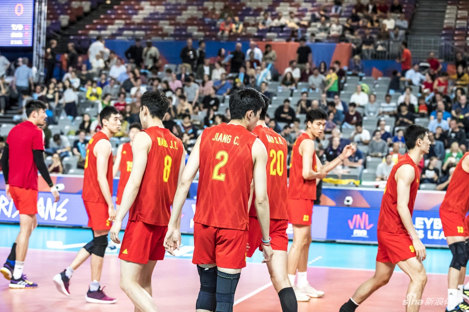 世联赛中国男排1-3澳大利亚