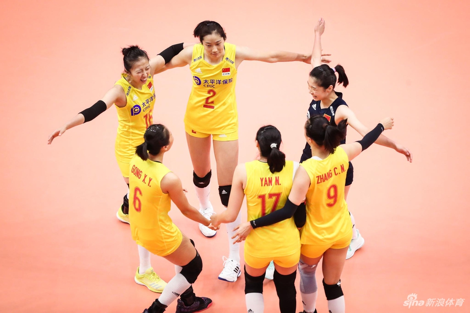 世界杯中国女排3-0横扫日本