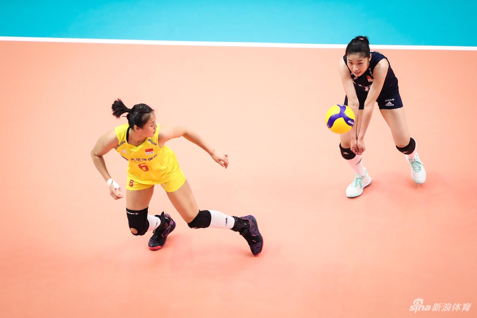 世界杯中国女排3-0横扫日本