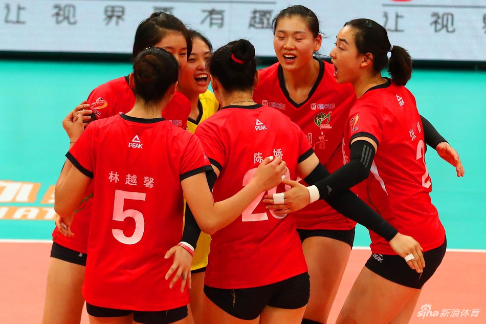 新浪直击排超北京女排3-0福建