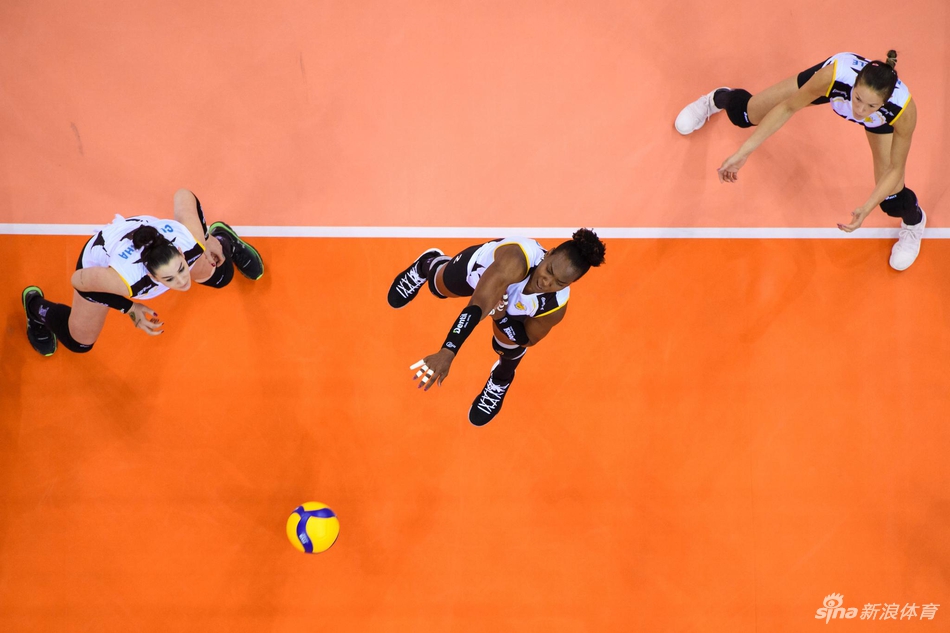 世俱杯天津女排3-2海滩