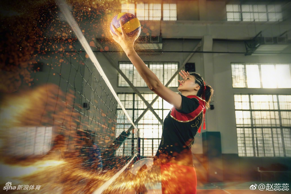 赵蕊蕊穿华服打排球很惊艳