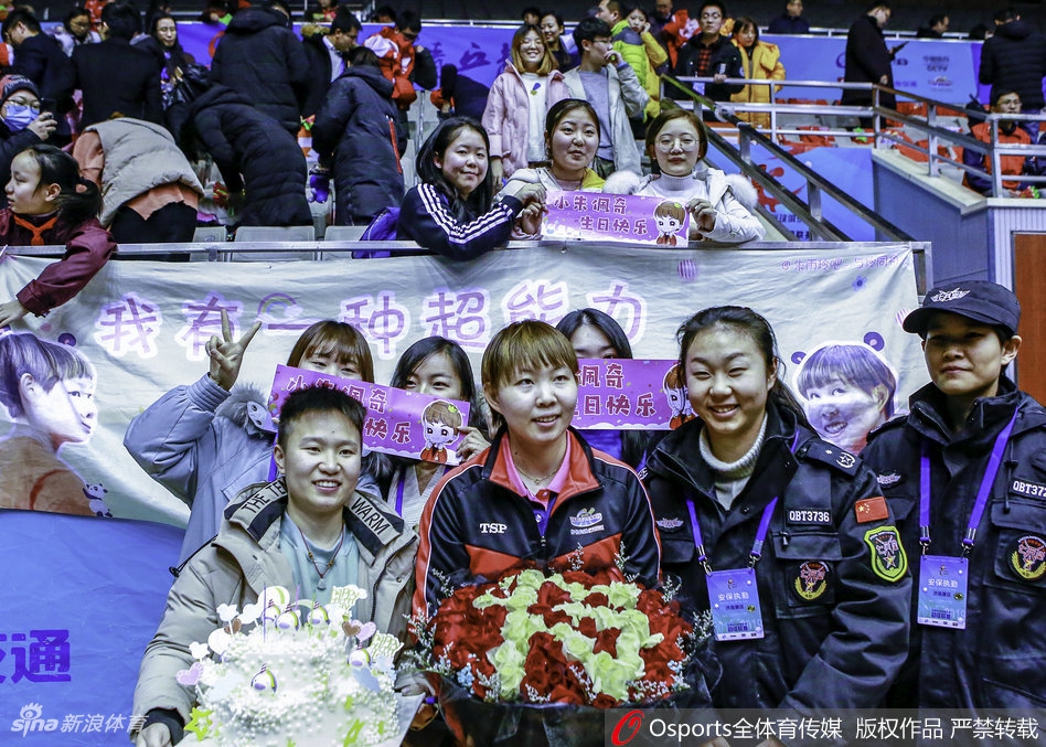 乒超全场唱生日歌为朱雨玲庆生
