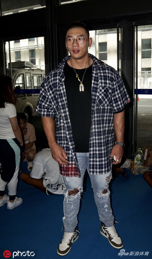 健美明星鹿晨辉现身体博会