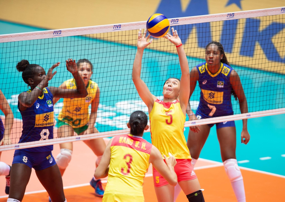 U18女排世锦赛中国3-0巴西