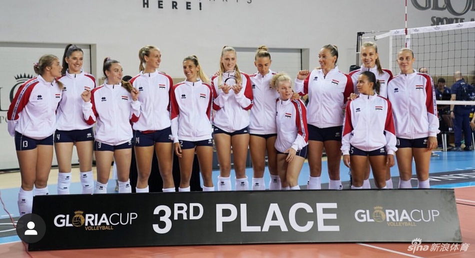 荣耀杯四国女排赛塞尔维亚夺冠