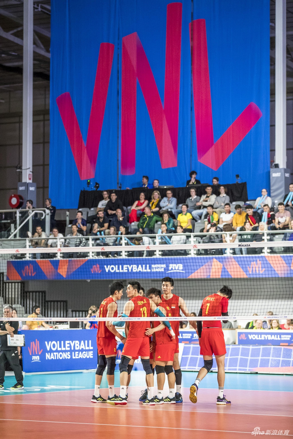 世联赛中国男排1-3澳大利亚