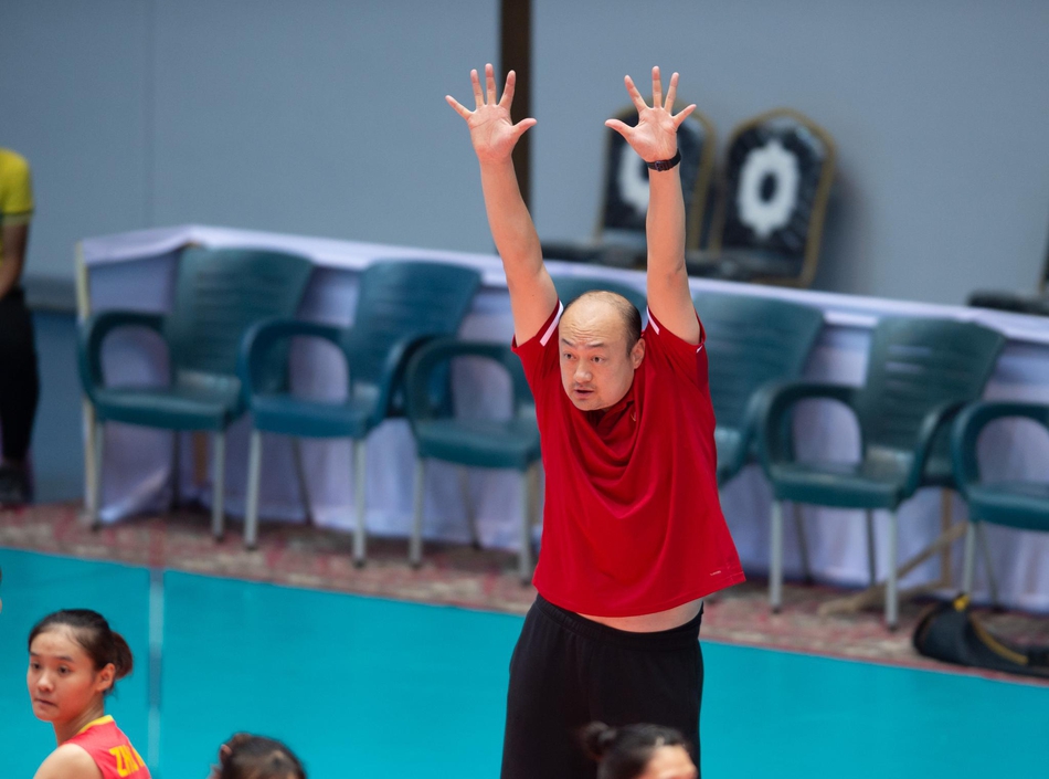 U18女排世锦赛中国3-0巴西