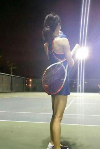 蔡依林晒打网球美照