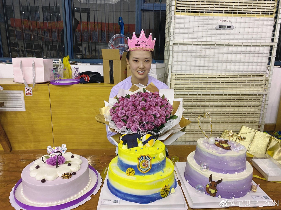 张常宁庆祝自己25岁生日