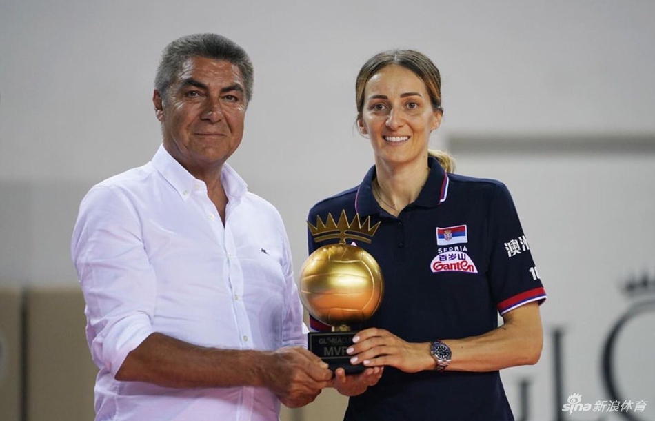 荣耀杯四国女排赛塞尔维亚夺冠