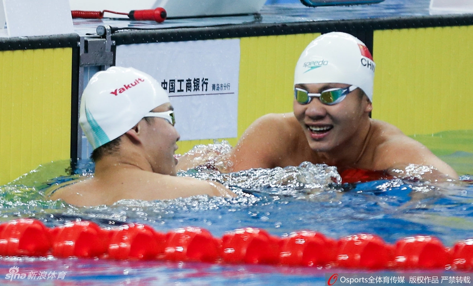 冠军赛100米自由泳何峻毅夺冠