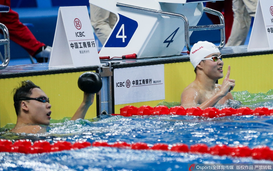 冠军赛100米自由泳何峻毅夺冠