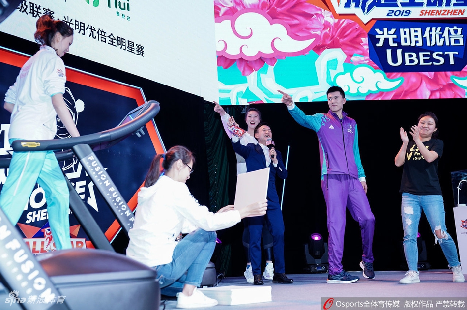 惠若琪亮相排超全明星赛