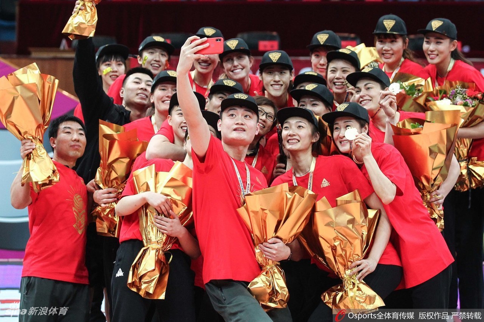 北京女排夺冠颁奖仪式