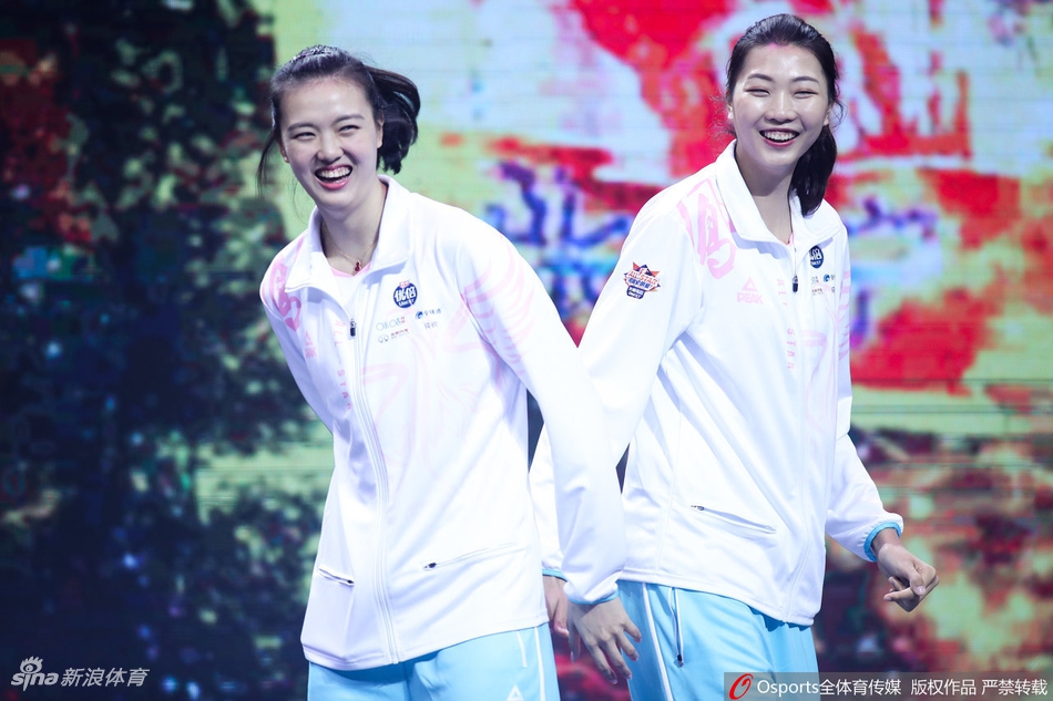 排超全明星赛女排成员亮相