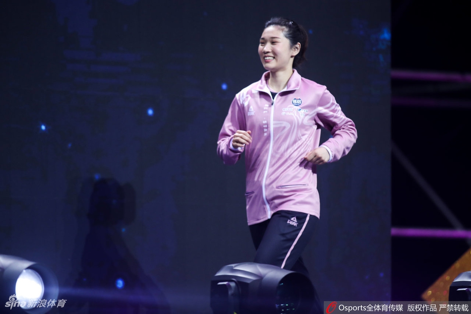 排超全明星赛女排成员亮相
