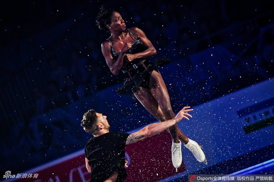 花滑表演滑隋文静/韩聪亮相