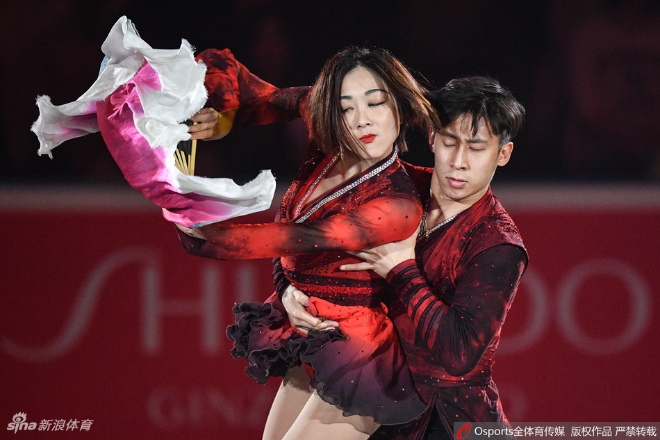 花滑表演滑隋文静/韩聪亮相