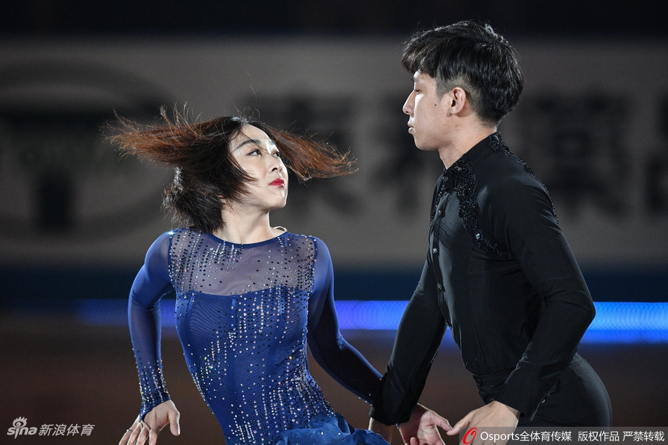 花滑表演滑隋文静/韩聪亮相