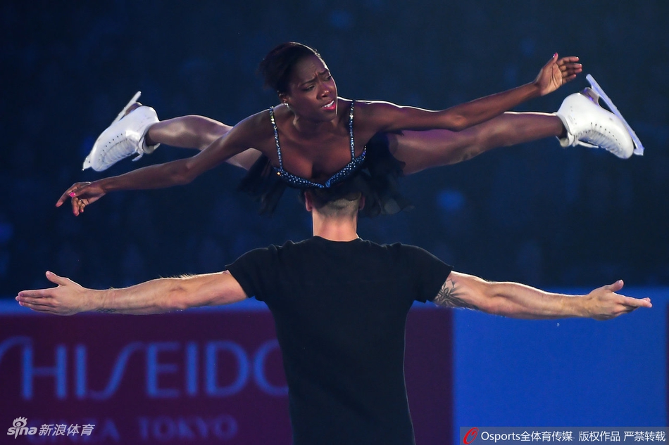 花滑表演滑隋文静/韩聪亮相