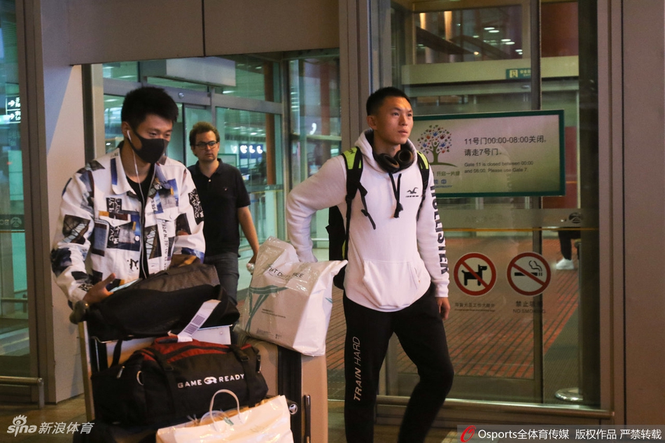 中国田径队抵达首都机场