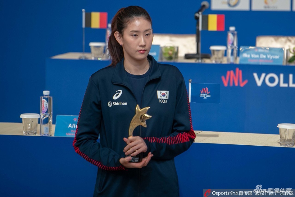 世联澳门站发布会郎平朱婷出席