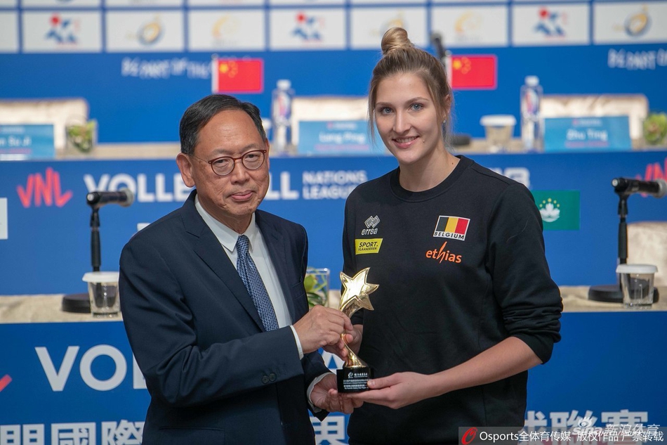 世联澳门站发布会郎平朱婷出席