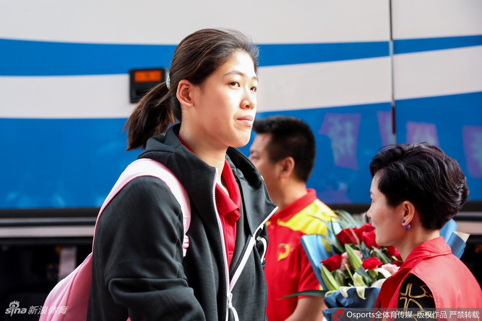中国女排抵达宁波